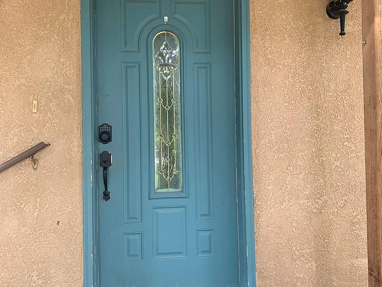 N Sangre De Cristo Ave — Photo 10