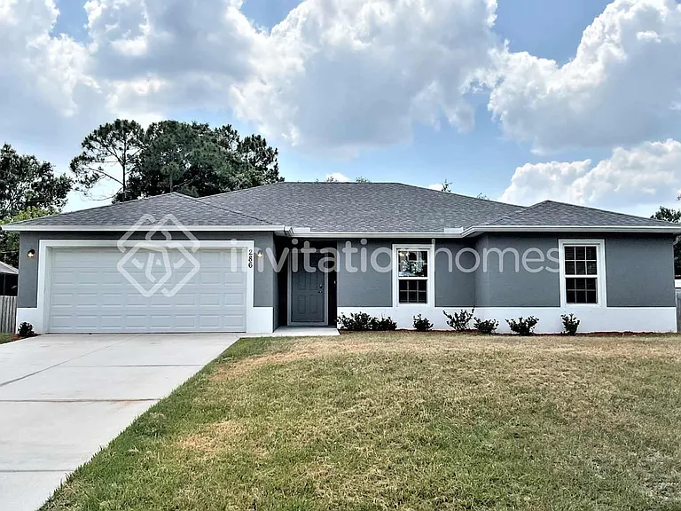 286 Van Loon Ave NE — Photo 1