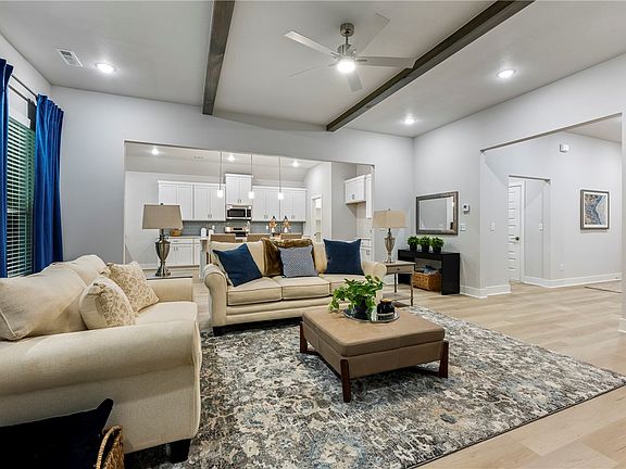 5th image of 3804 SW Pinecrest Dr