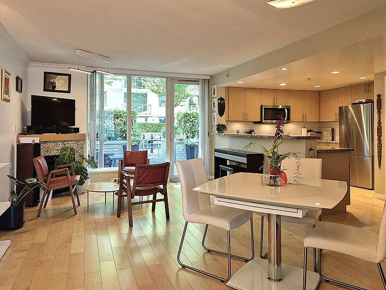 150 Prior St — Photo 5