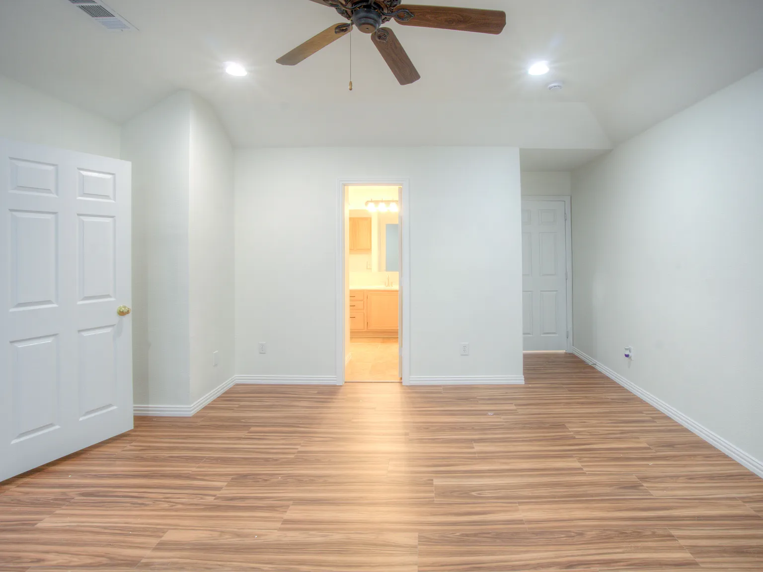 4 bed, 1866 sqft, $2,795 — Photo 4