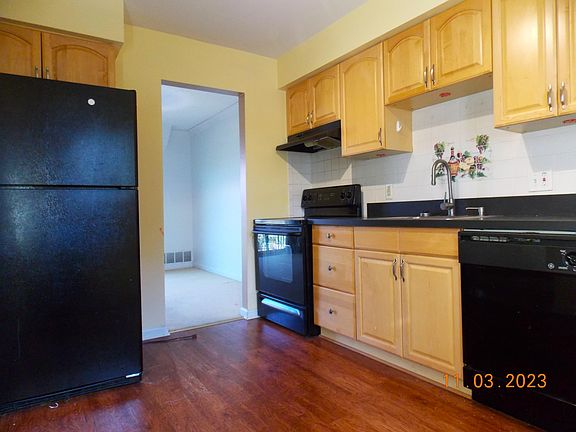3rd image of 33693 Pondview Cir