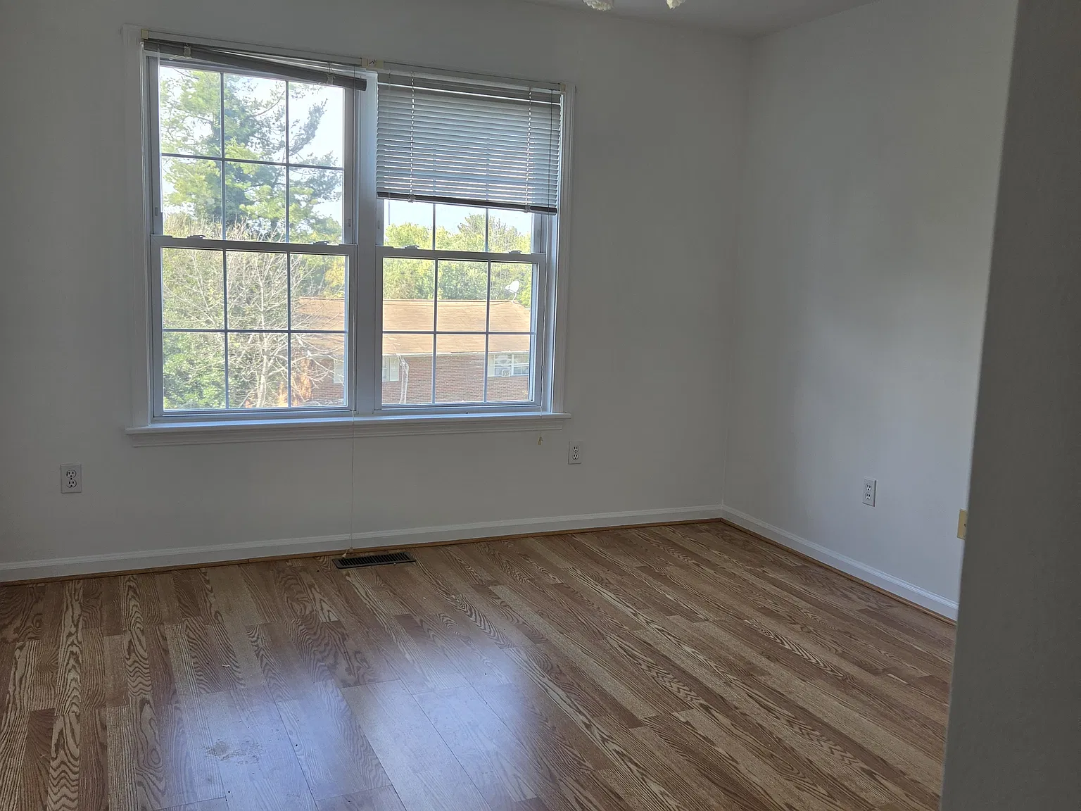 3 bed, 3.5 bath, 2592 sqft, $1,750 — Photo 2