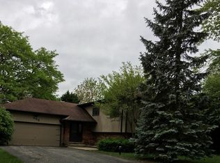 988 Saint Johns Rd, Woodstock, IL 60098