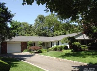 4 Arbor Ridge Ln, South Setauket, NY 11720