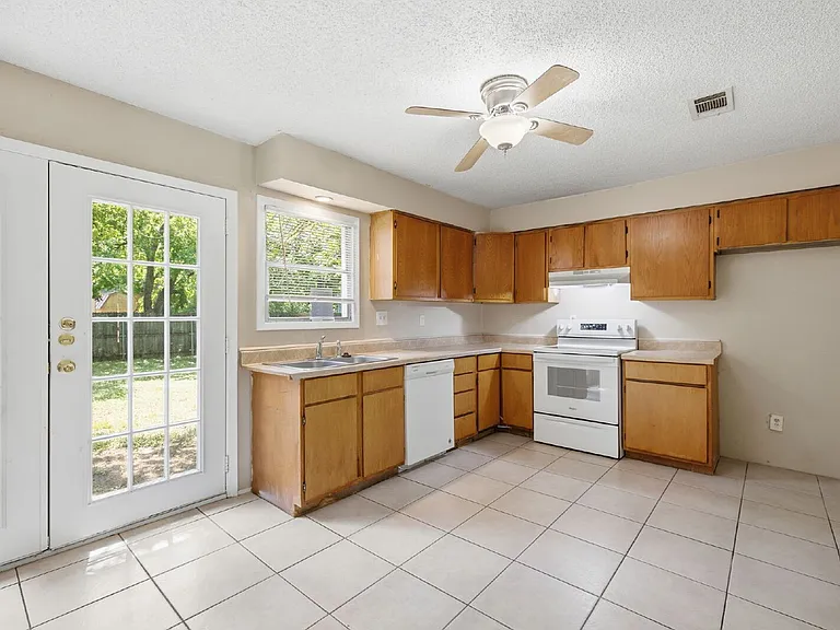 308 N Roe St #B — Photo 10