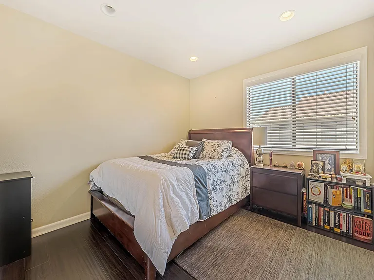 5800 Owensmouth Ave #7 — Photo 21