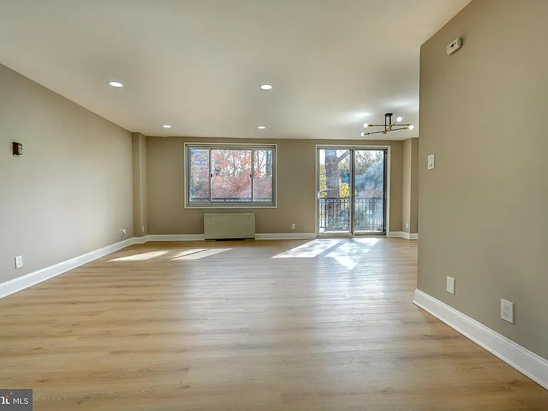 1900 Lyttonsville Rd #211 — Photo 3