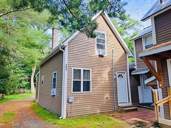 2nd image of 2046 Hartford Ave #5
