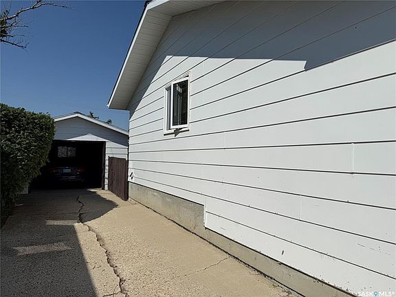 3rd image of 9 Rutley CRESCENT