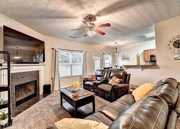 3rd image of 30 Providence Oak Ln