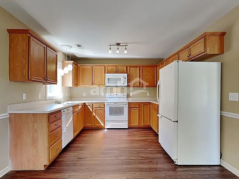 1867 Longmont Dr — Photo 3