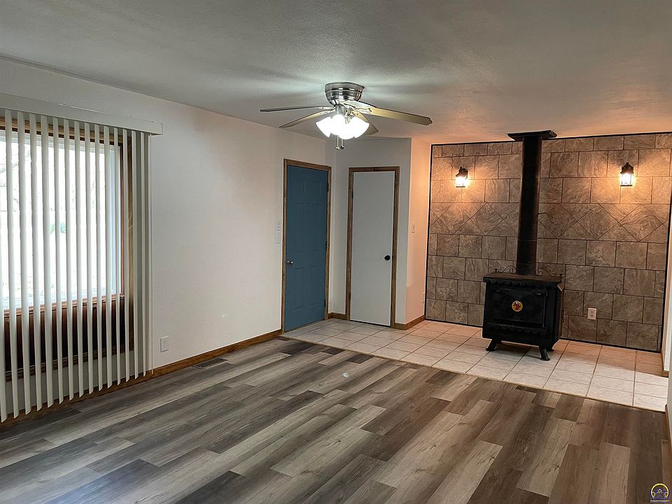 4248 Detlor Rd, Grantville, KS 66429 Zillow