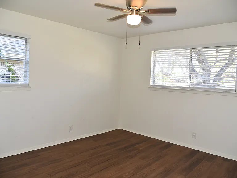 1212 Desiree Ln — Photo 24