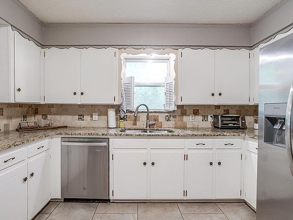 3rd image of 3217 Lubbock Ave #B