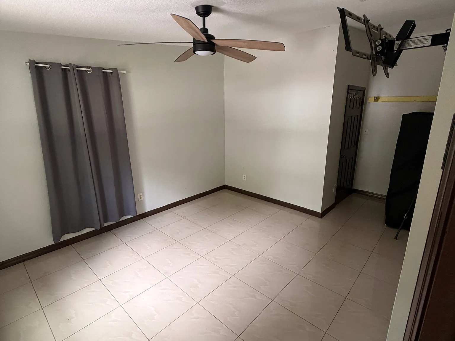 4 bed, 2.5 bath, 1488 sqft, $2,350 — Photo 4