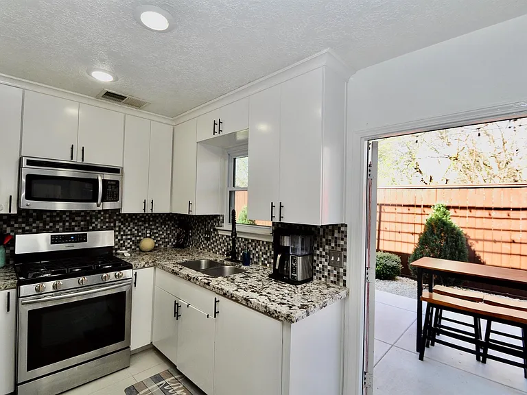 3330 Beran Dr — Photo 12