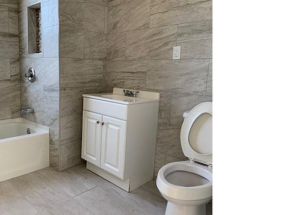4th image of 420 Beach 69th St #3