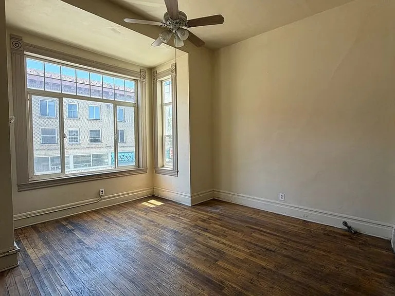 41 S San Joaquin St — Photo 5