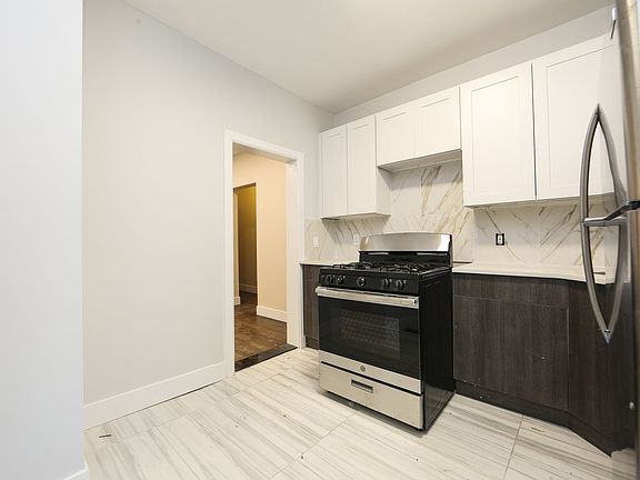 2nd image of 923 Logan Ave