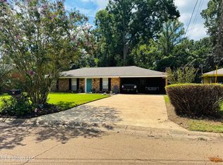 32 Pecanway Dr, Natchez, MS 39120