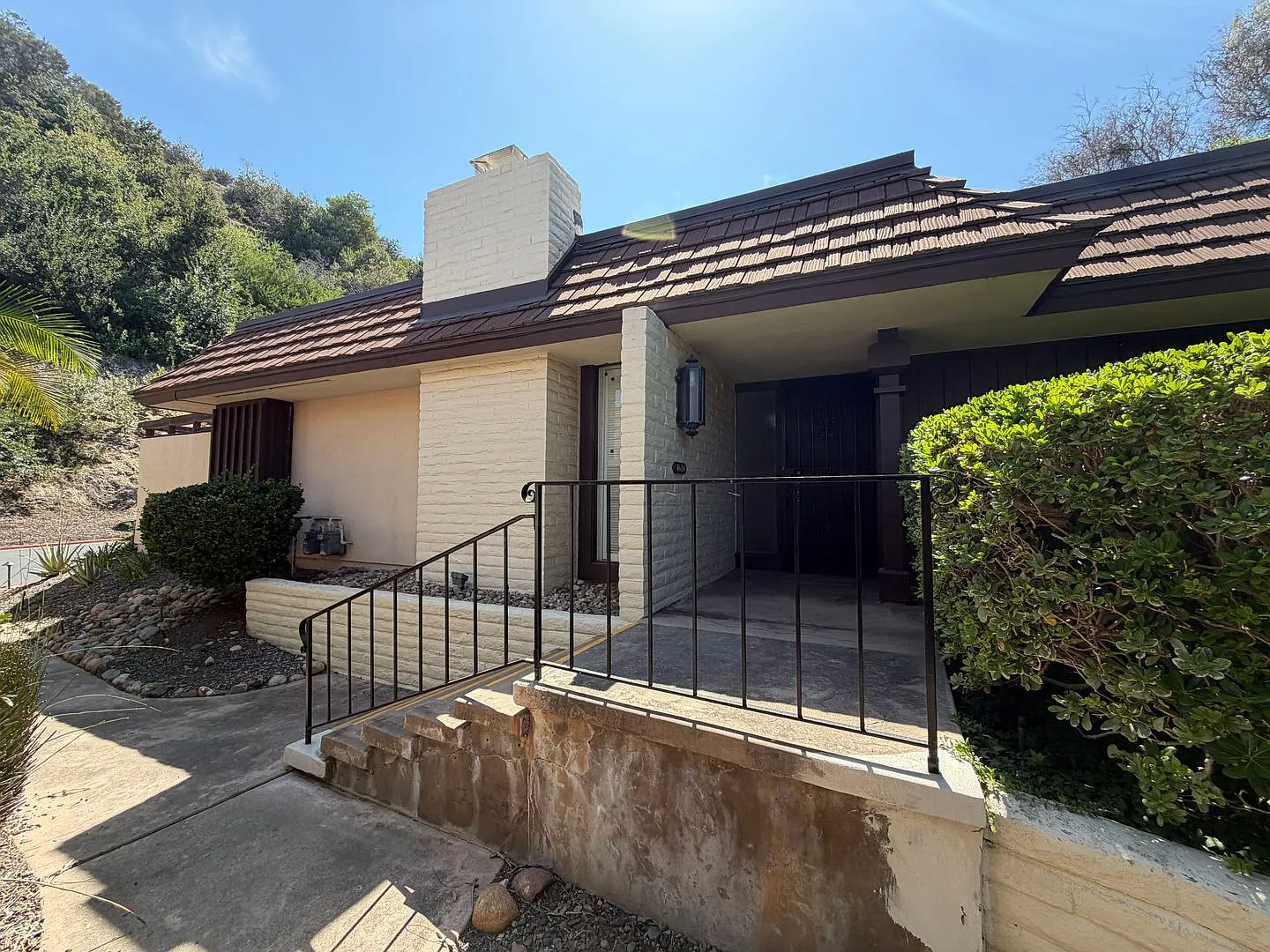 Peaceful, Quiet and Bright - Recently Remodeled 2/2 in Talmadge — Photo 2