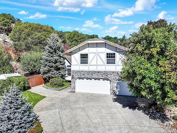 4th image of 4420 Bluebell Court