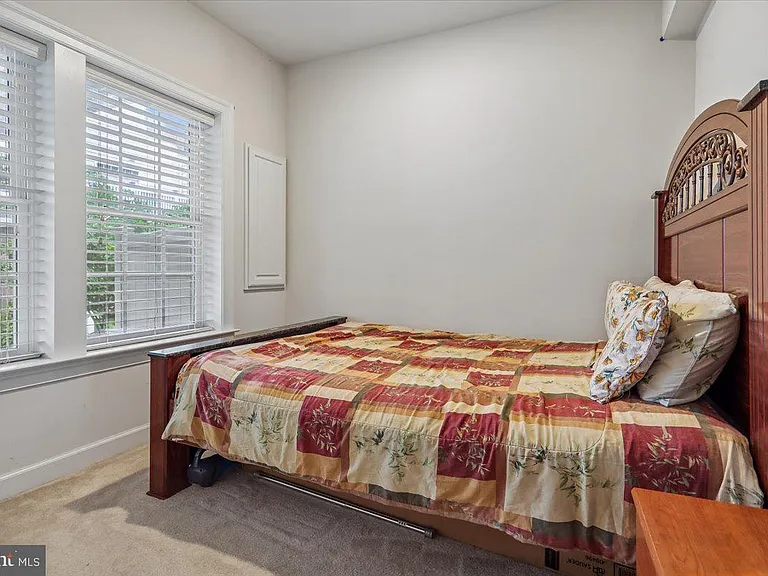 25128 Deerhurst Ter — Photo 19
