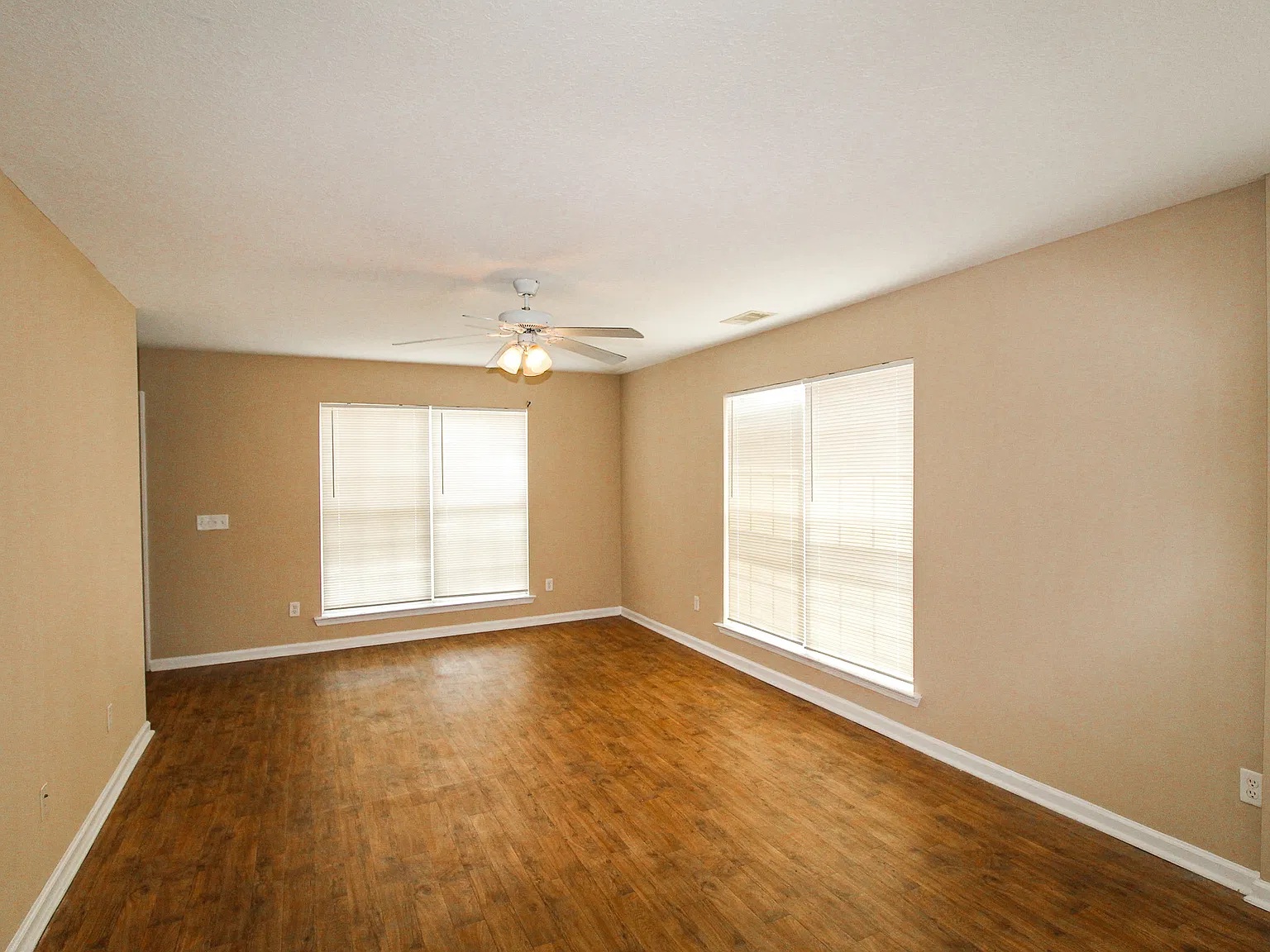191 Herschel Drive - 1 — Photo 3