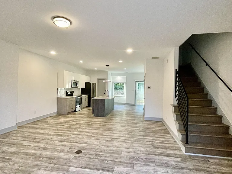 420 Breezewood Dr #107 — Photo 30