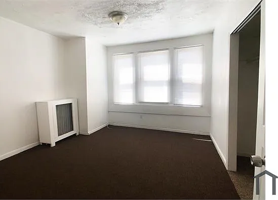 3 bed, 1200 sqft, $1,950 — Photo 3