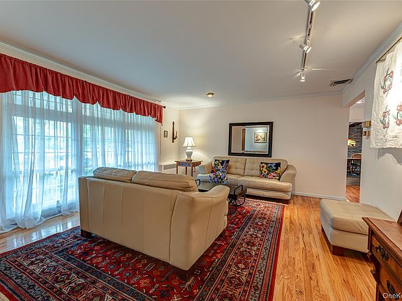 5th image of 689 Bruce Drive