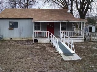 403 S 5th St, Selah, WA 98942