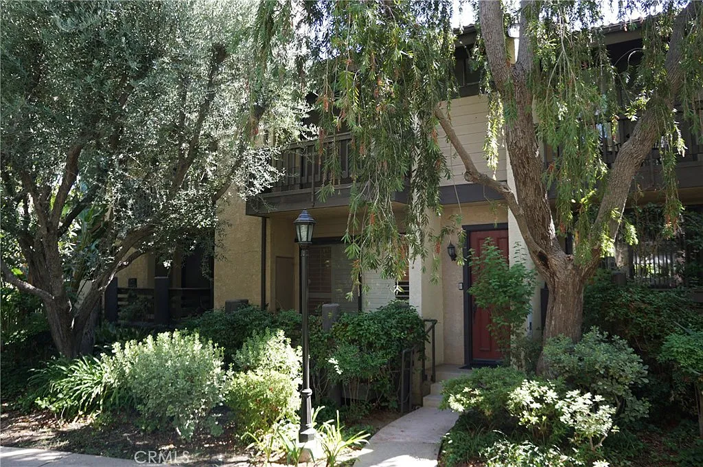 4 bed, 2.5 bath, 1666 sqft, $4,290 — Photo 3