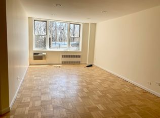 66-30 246th St #7C, Little Neck, NY 11362