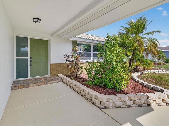 2nd image of 4001 Topsail Trl