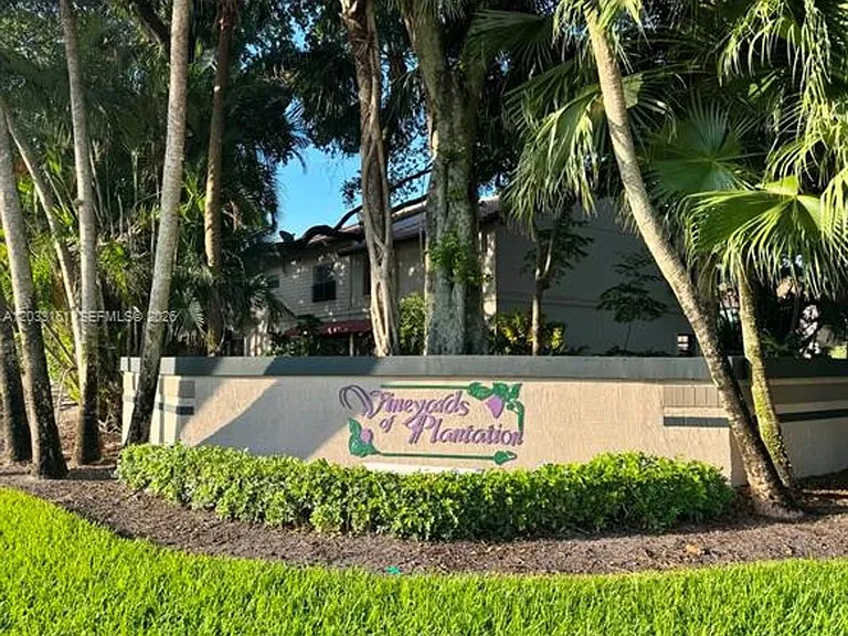 9023 Vineyard Lake Dr — Photo 3