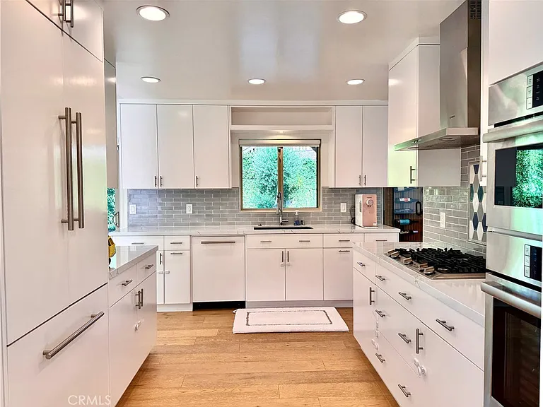 4935 Ocean View Blvd — Photo 9