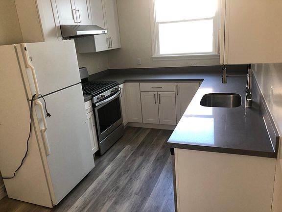 2nd image of 710 33rd Ave APT 4