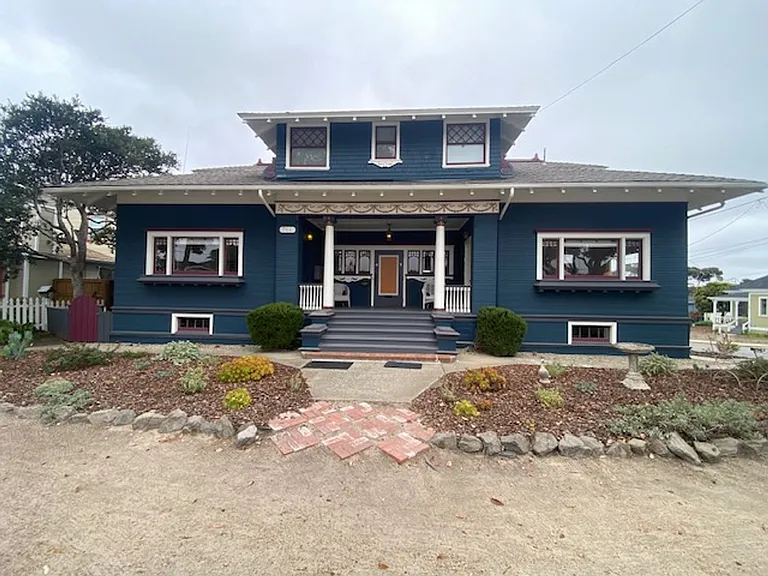 744 Pine Ave — Photo 1