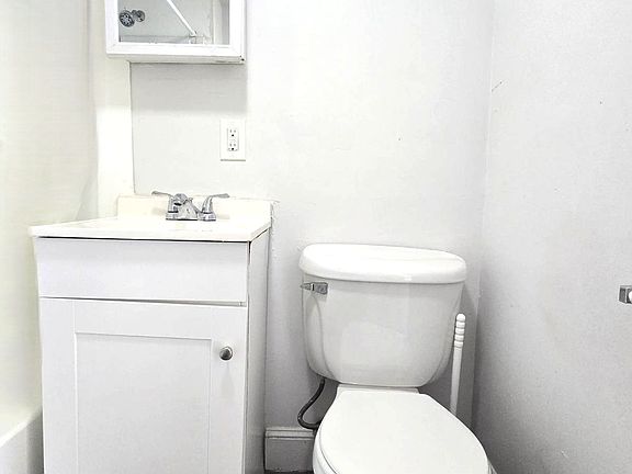 5th image of 25 Myrtle St APT 3R