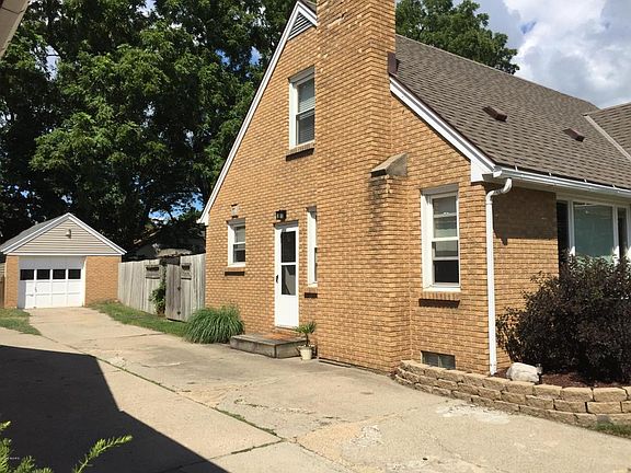 3rd image of 907 Everglade Dr SE