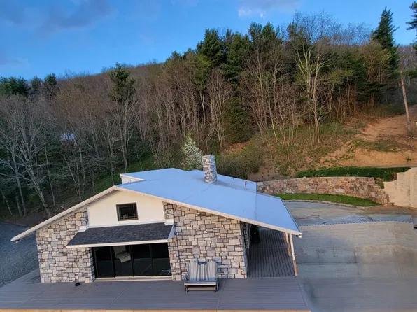 228 Freedom Ln, Newport, VA 24128