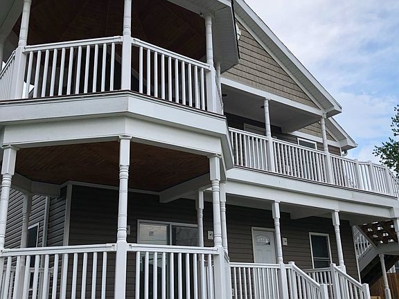 3rd image of 520 Lavina St