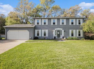 13085 Woodstock Dr, Fenton, MI 48430