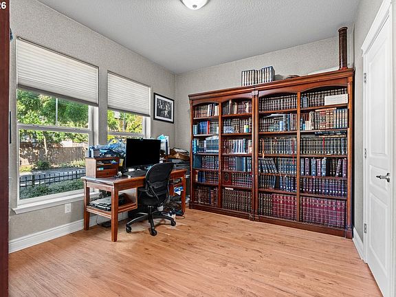 4th image of 111 NE Porto Way