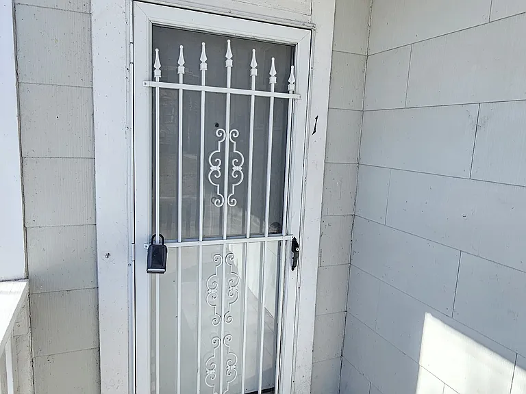 536 W Bonneville St #1 — Photo 2
