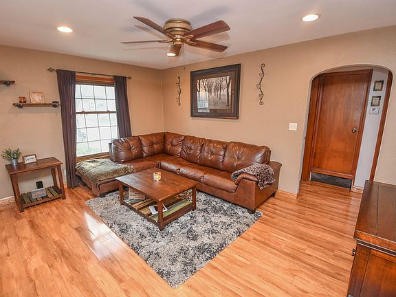 4th image of 8714 W Hayes Ave