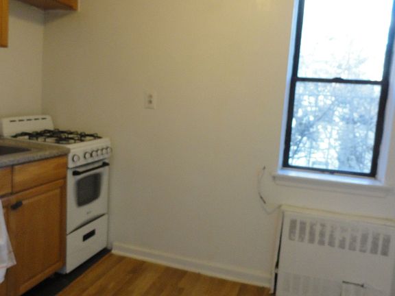 4th image of 217 E 89th St APT 4B