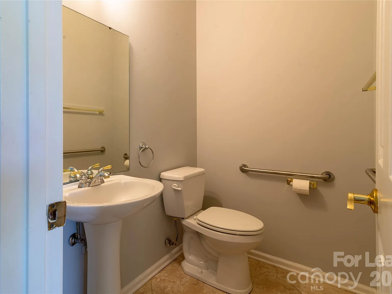 4 bed, 2.5 bath, 2122 sqft, $2,700 — Photo 4